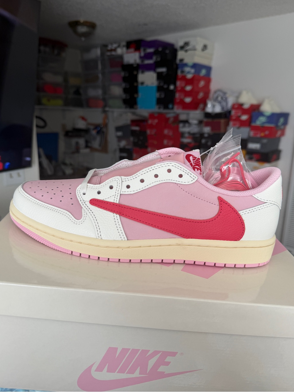 Jordan 1 Low Retro X Travis Scott Tropical Pink Brand New